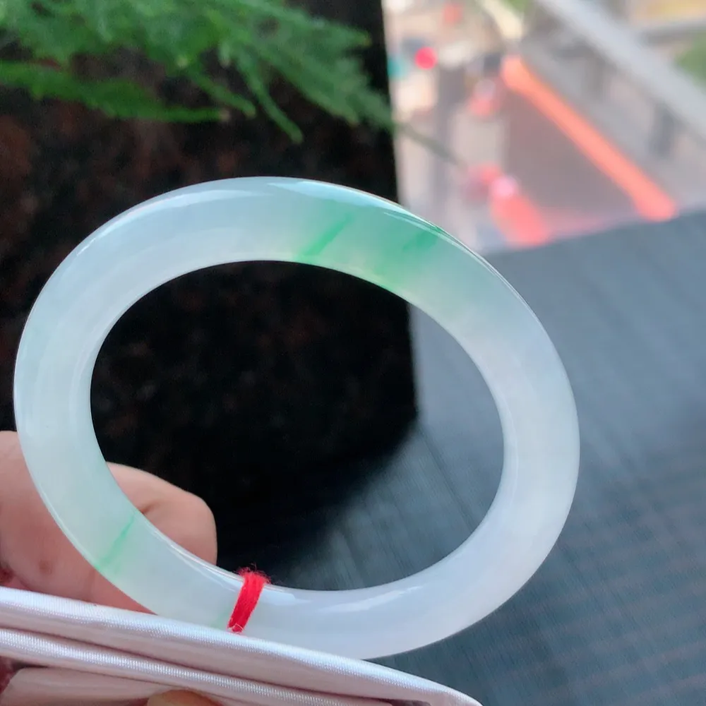 圆条高冰阳绿 无瑕 尺寸:50.2/8.7/8.4 种色俱佳