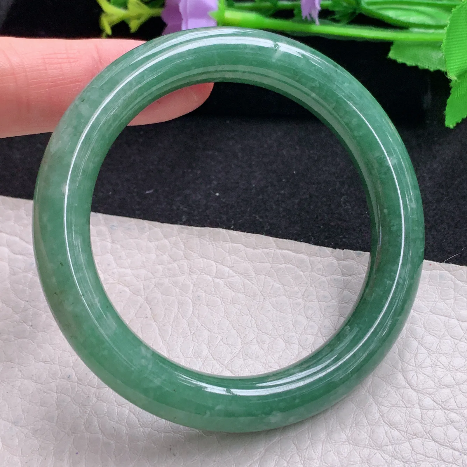 z自然光54.5*10*9.8美人镯 缅甸翡翠玉手镯满绿圆条玉手环 叮当镯