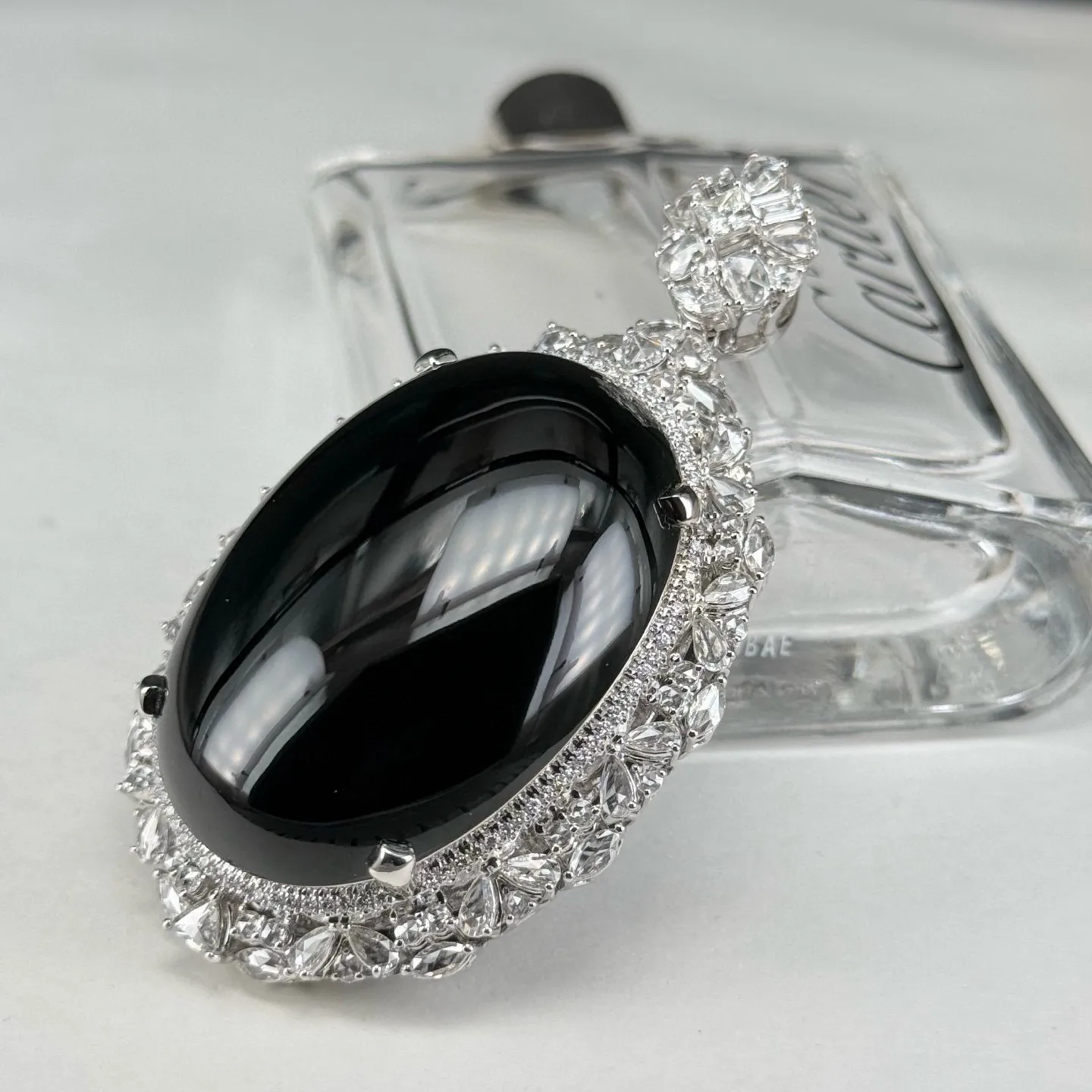 精品满钻豪镶墨翠大蛋面吊坠 种好色正 黑度极好 打灯通透