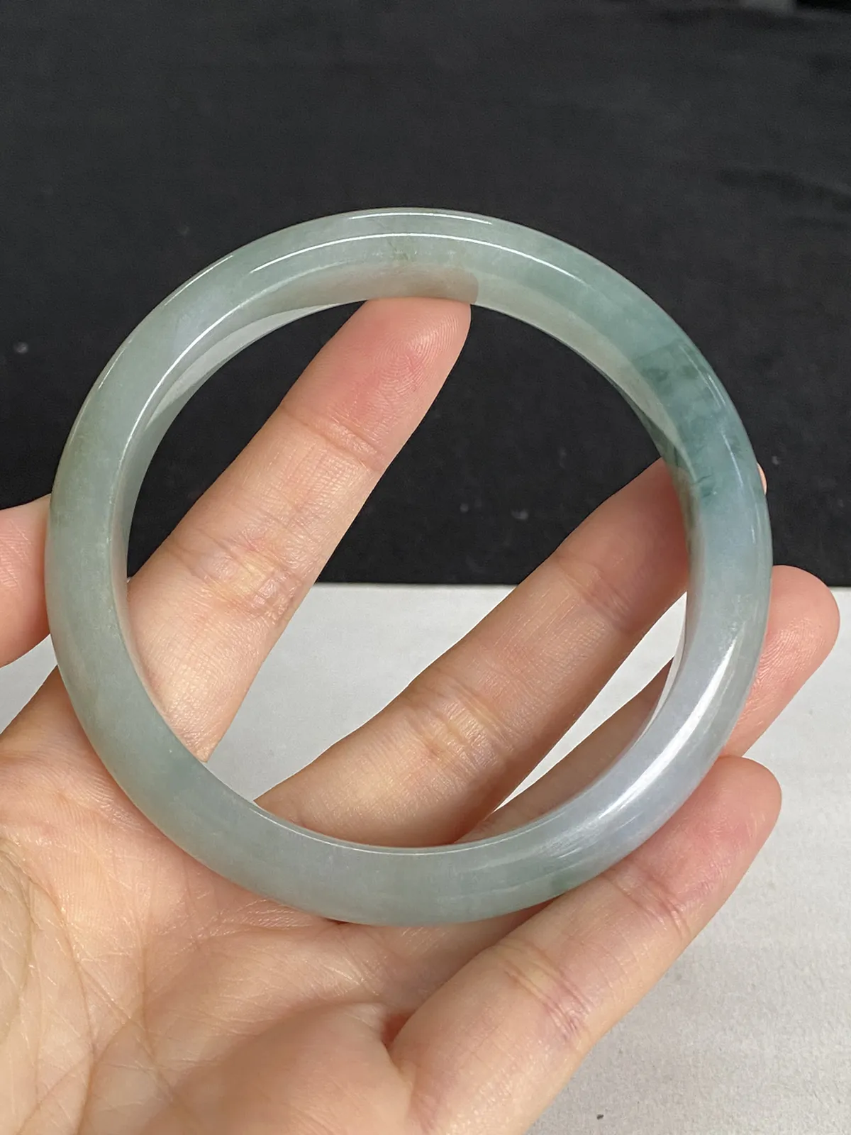 正圈59.3圈口，翡翠糯化种飘绿手镯