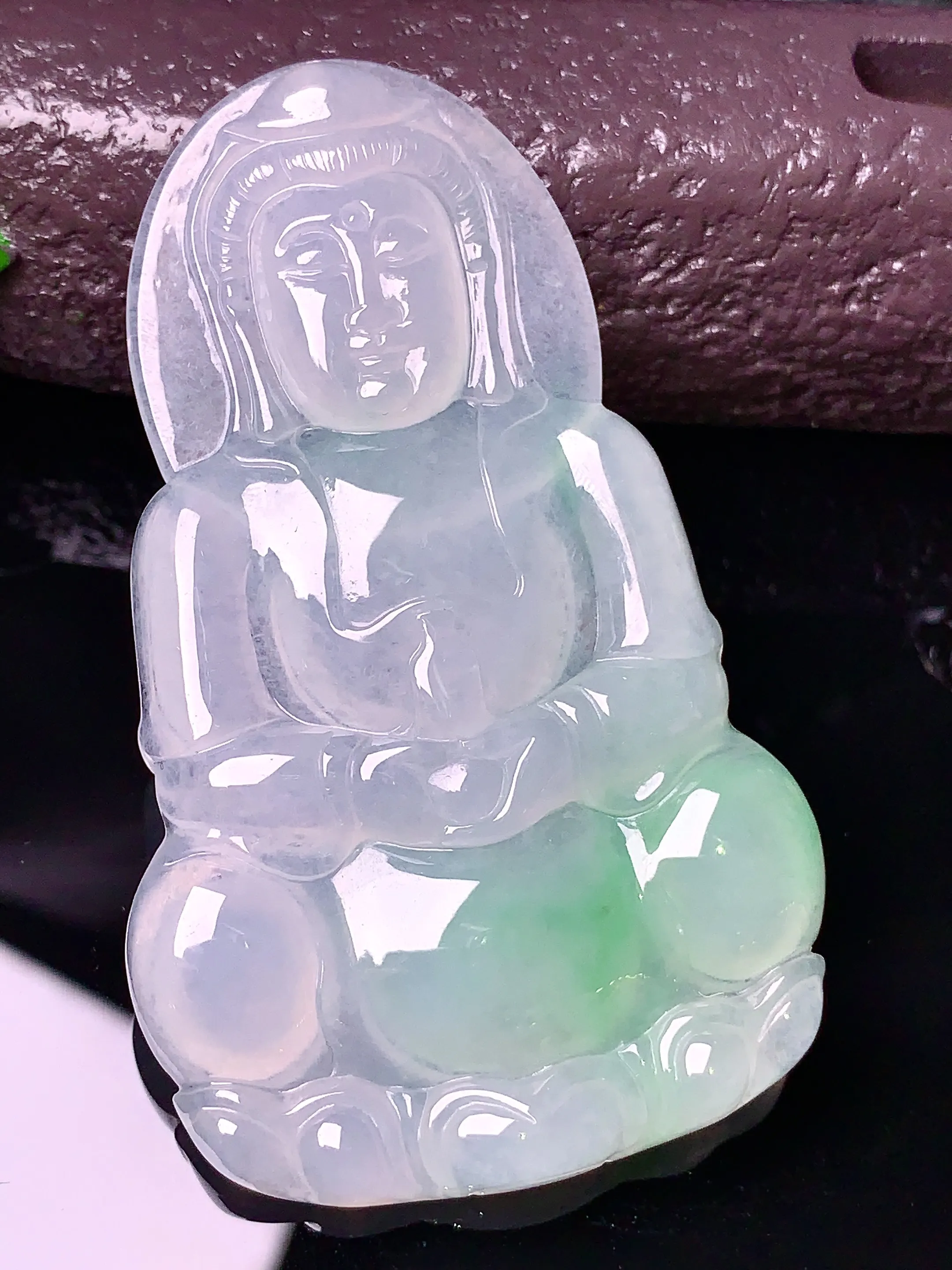 冰种飘绿观音吊坠 玉质细腻 色泽清新艳丽 整体尺寸64.2*39*5.5