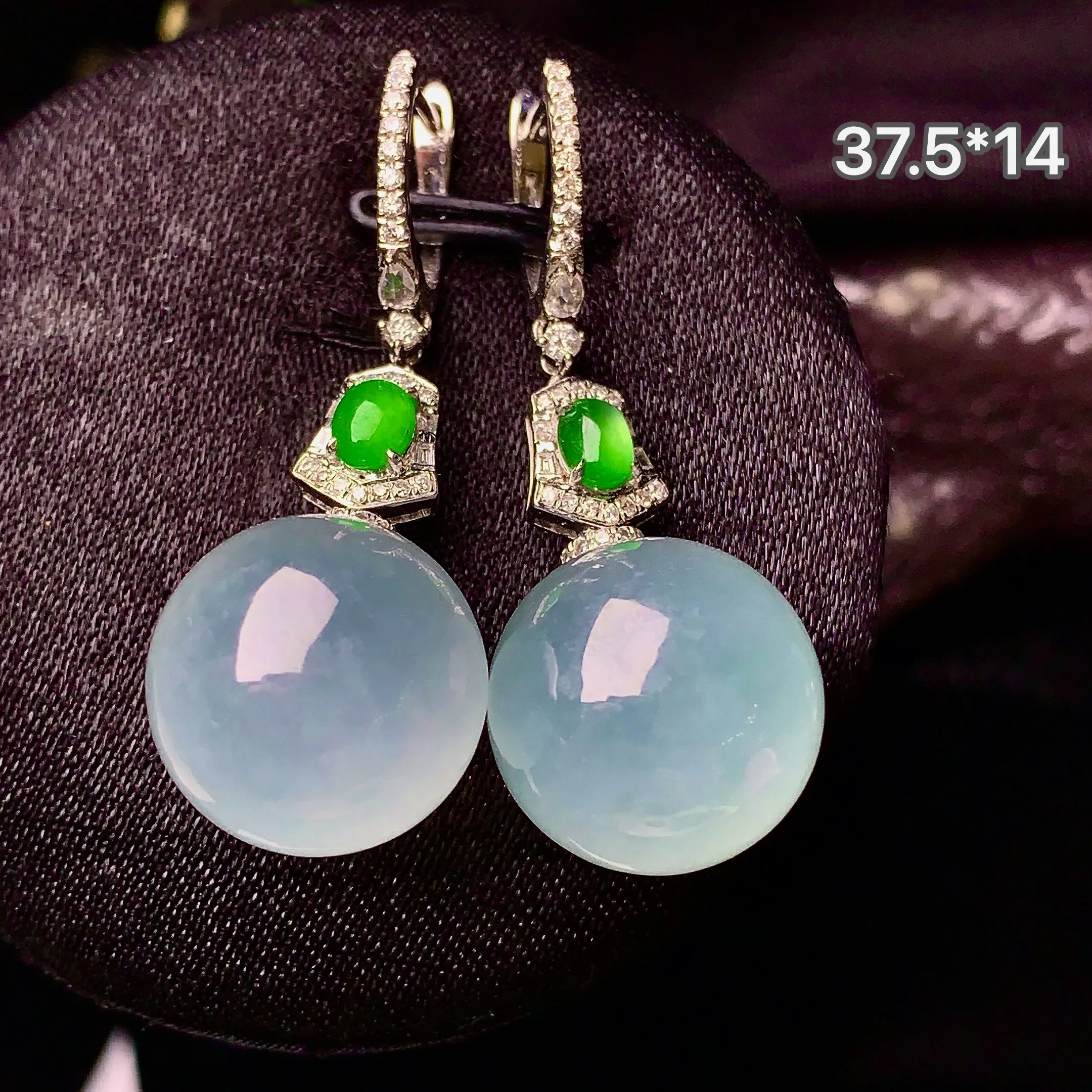 18k金钻镶嵌冰种圆珠吊坠 玉质细腻 色泽清新艳丽 整体尺寸37.5*14