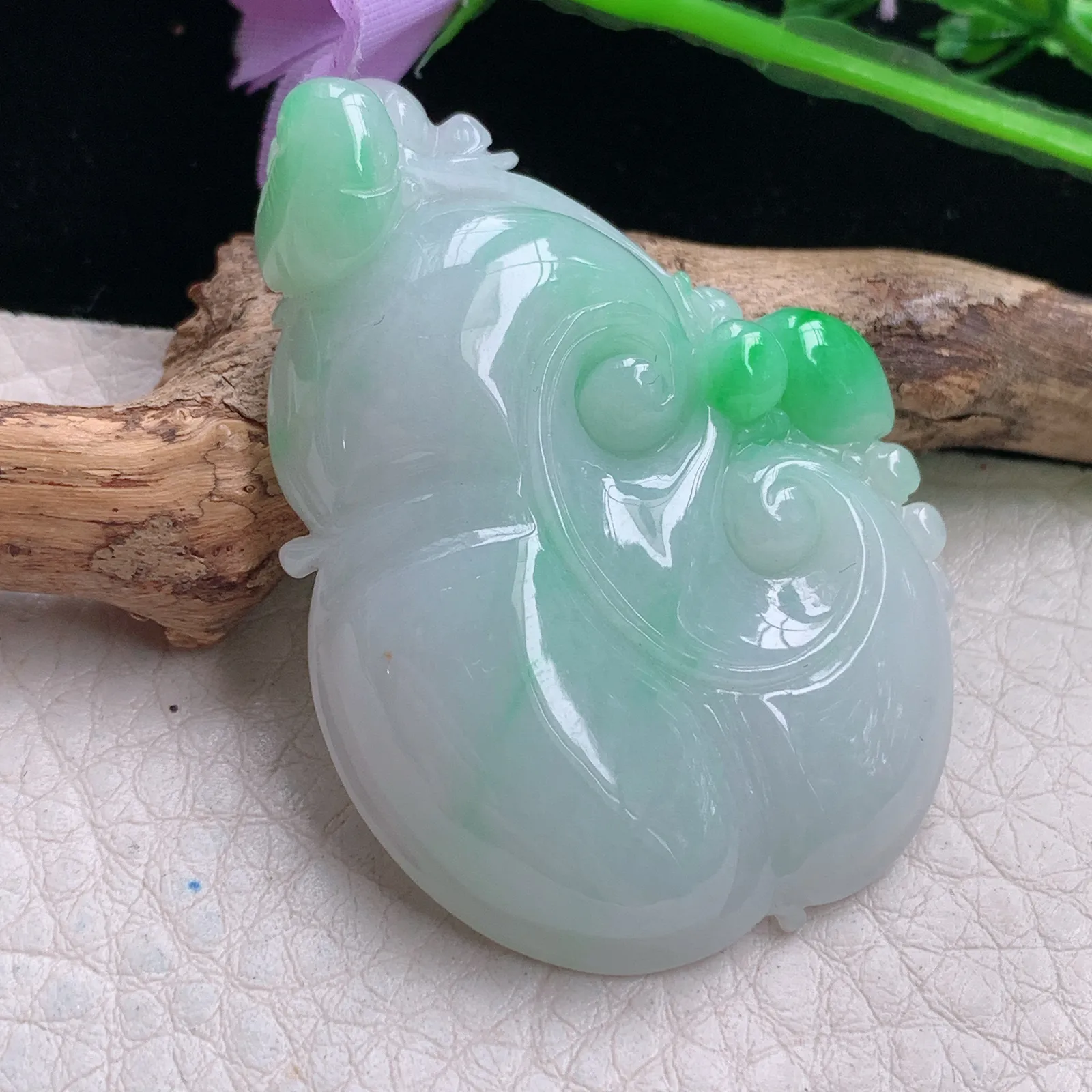 zen自然光48.6*35*10天然缅甸翡翠白底青灵芝如意玉吊坠 玉挂件