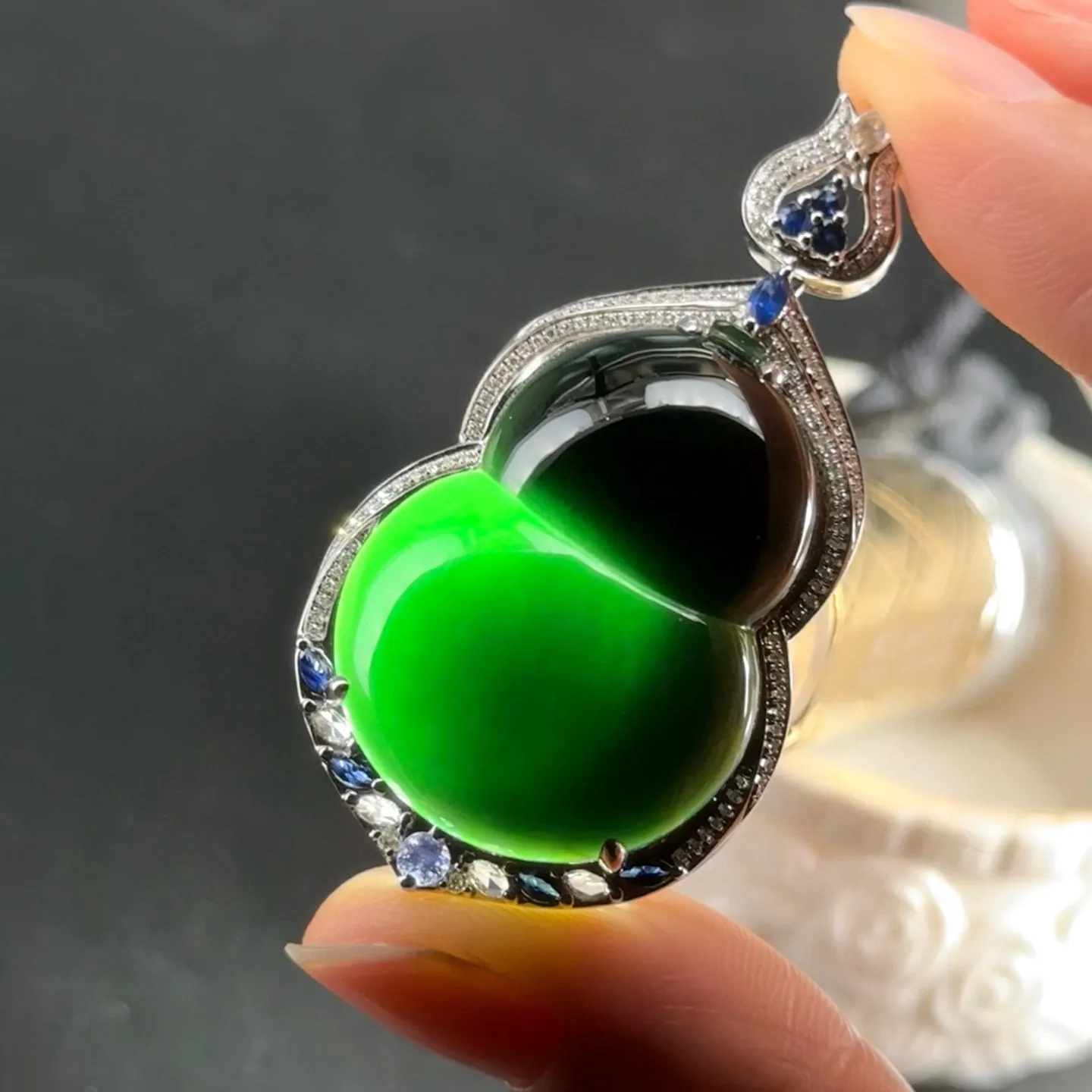 精品18k墨翠大葫芦吊坠 种好色正 黑度极好 打灯通透 油性十足 尺寸51.7