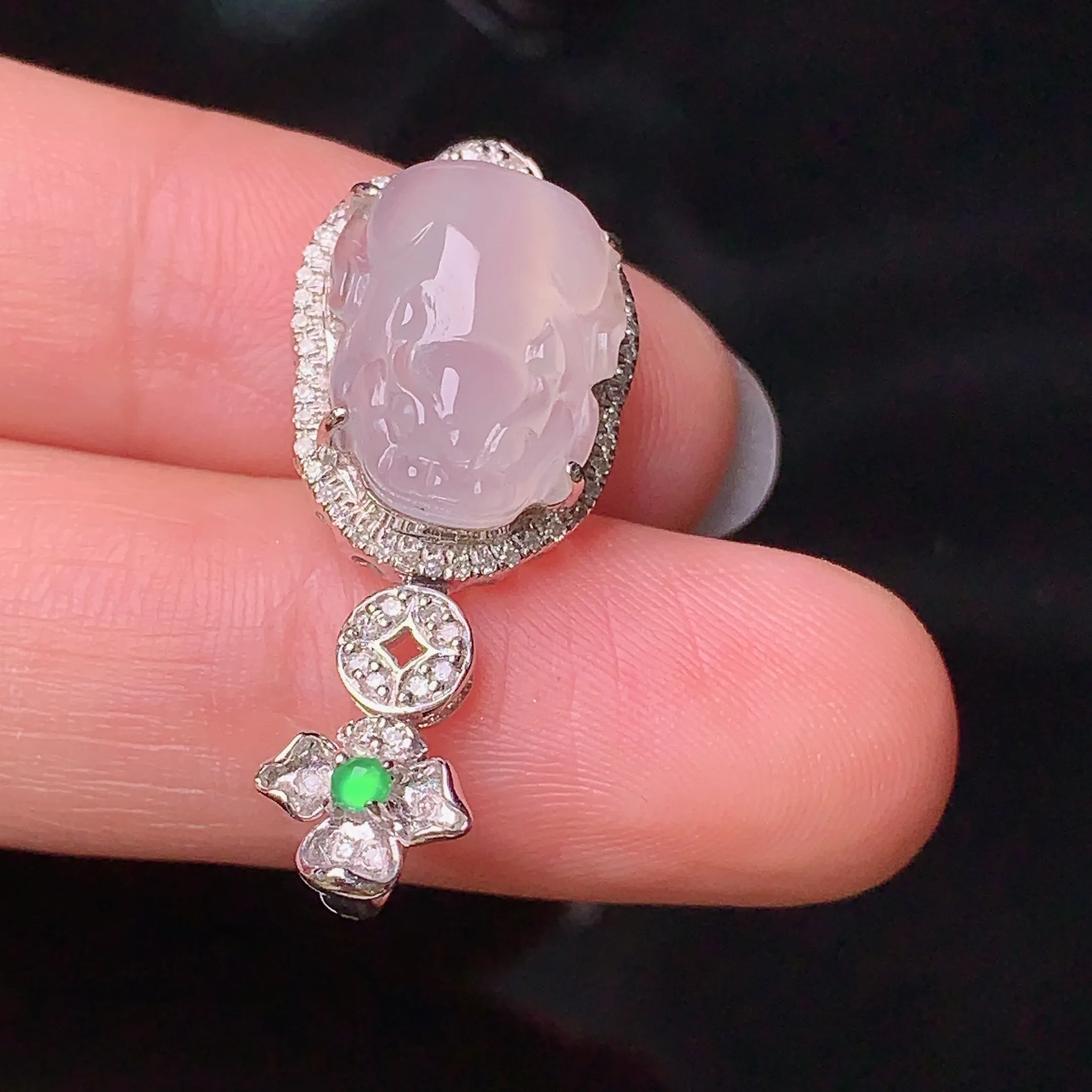 18k金钻镶嵌冰种貔貅吊坠 玉质细腻 色泽清新艳丽 整体尺寸29.5*12.8*8.5