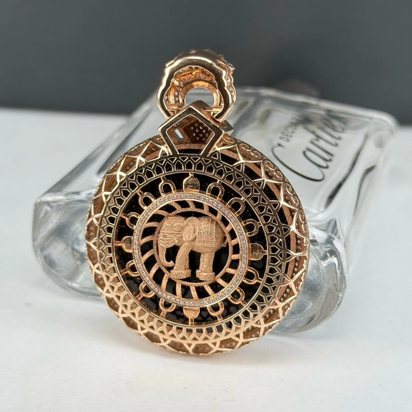 精品豪镶墨翠平安扣 种好色正 黑度极好 打灯通透 油性十足 满钻豪镶 尺寸54