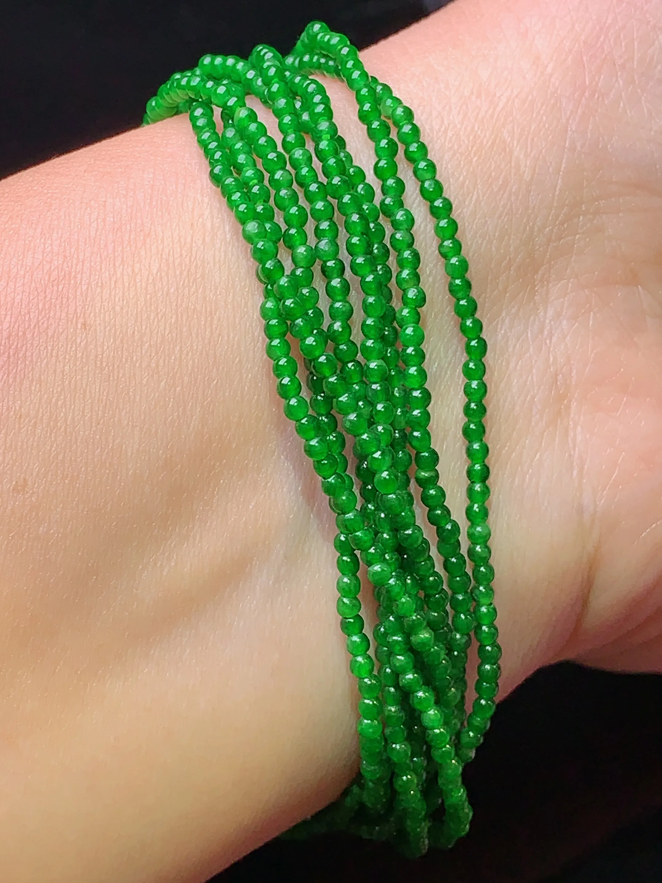 满绿圆珠小米珠 玉质细腻 色泽清新艳丽 整体尺寸2 总长160cm 可做手链 项链 耳坠等