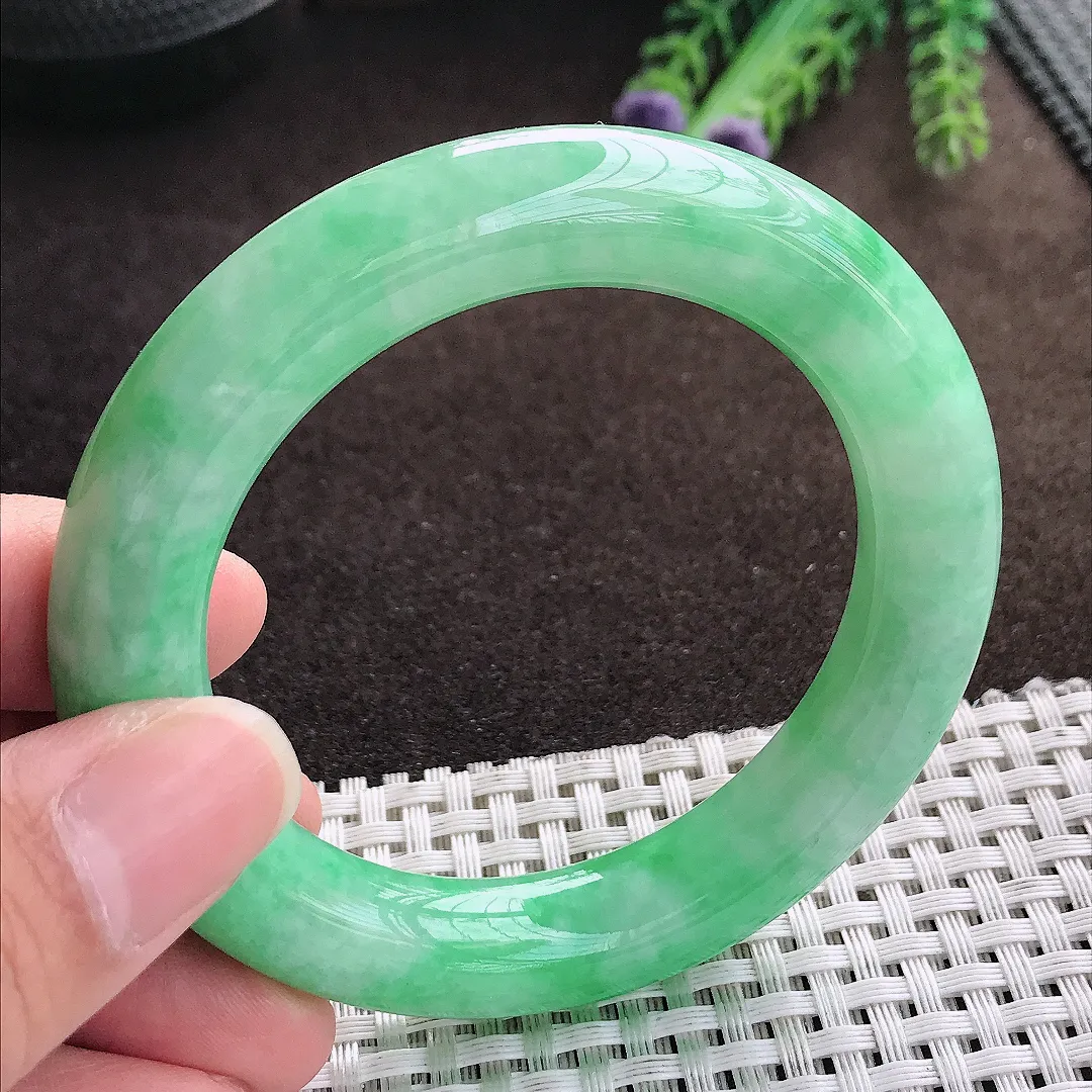 天然a货翡翠53/11.2老坑精美温润飘阳绿圆条手镯翡翠玉手镯