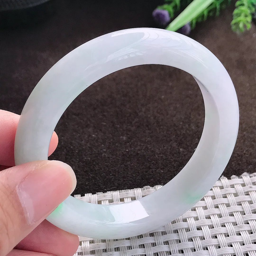 天然a货翡翠55/12.2/8.6老坑秀气温润飘绿手镯宽边翡翠玉手镯