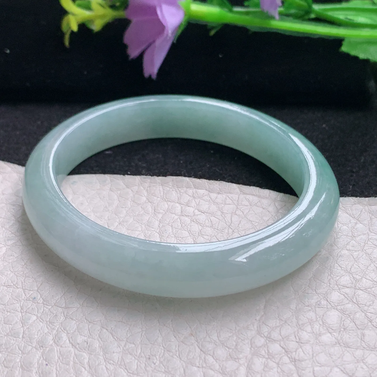 js自然光54*48.8*9.8*7.2贵妃镯 缅甸翡翠玉手镯清爽冰胶宽边蛋形玉手环 美人镯