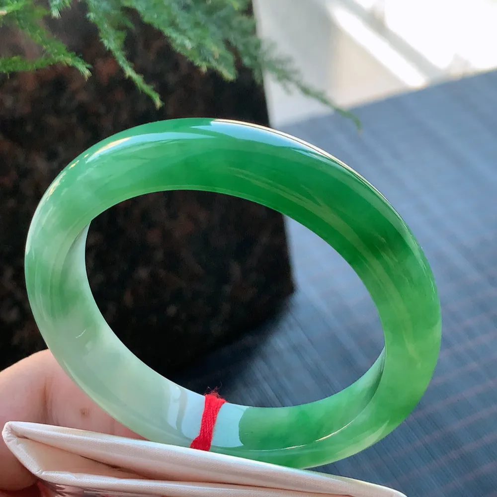 正圈一大节阳绿 无瑕 尺寸:57.6/12.2/8.6 色好