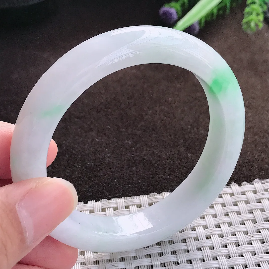 天然a货翡翠55/12.2/8.6老坑秀气温润飘绿手镯宽边翡翠玉手镯