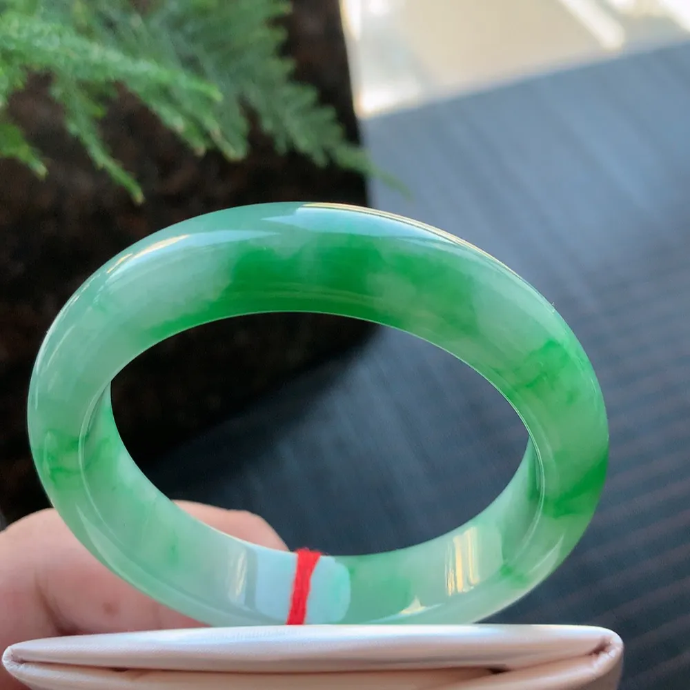 正圈冰糯阳绿 无瑕 尺寸:52.1/12.3/8.1色好