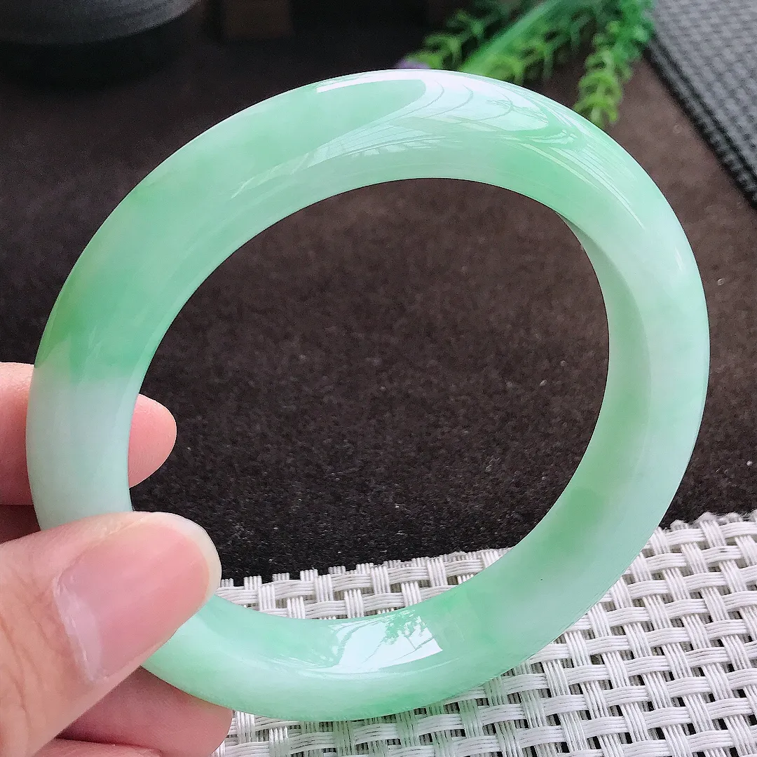 天然a货翡翠62/12.9/9.8老坑冰润起胶大圈口满绿甜绿手镯宽边翡翠玉手镯