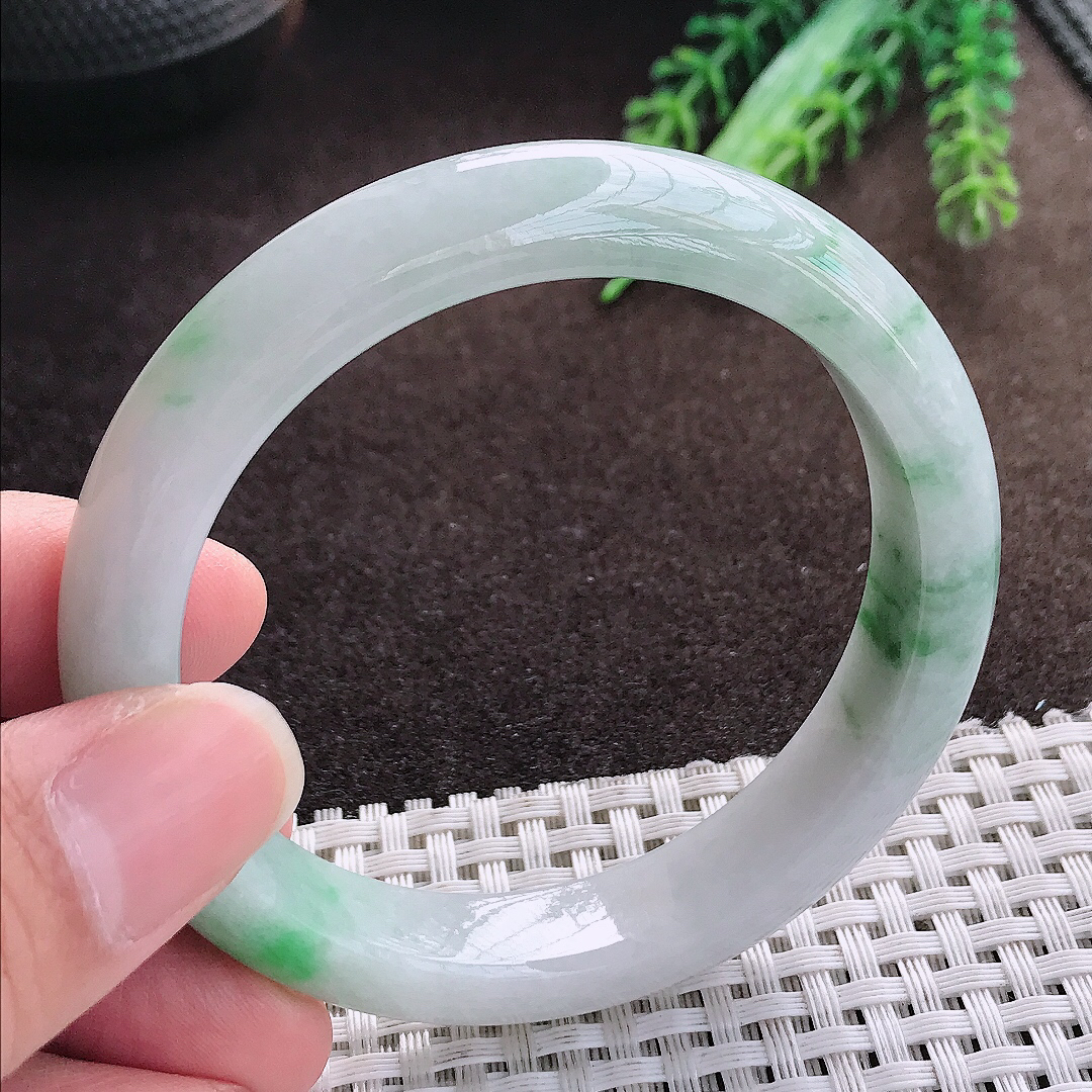 天然a货翡翠55/11.6/8.2老坑精美温润飘阳绿手镯宽边翡翠玉手镯