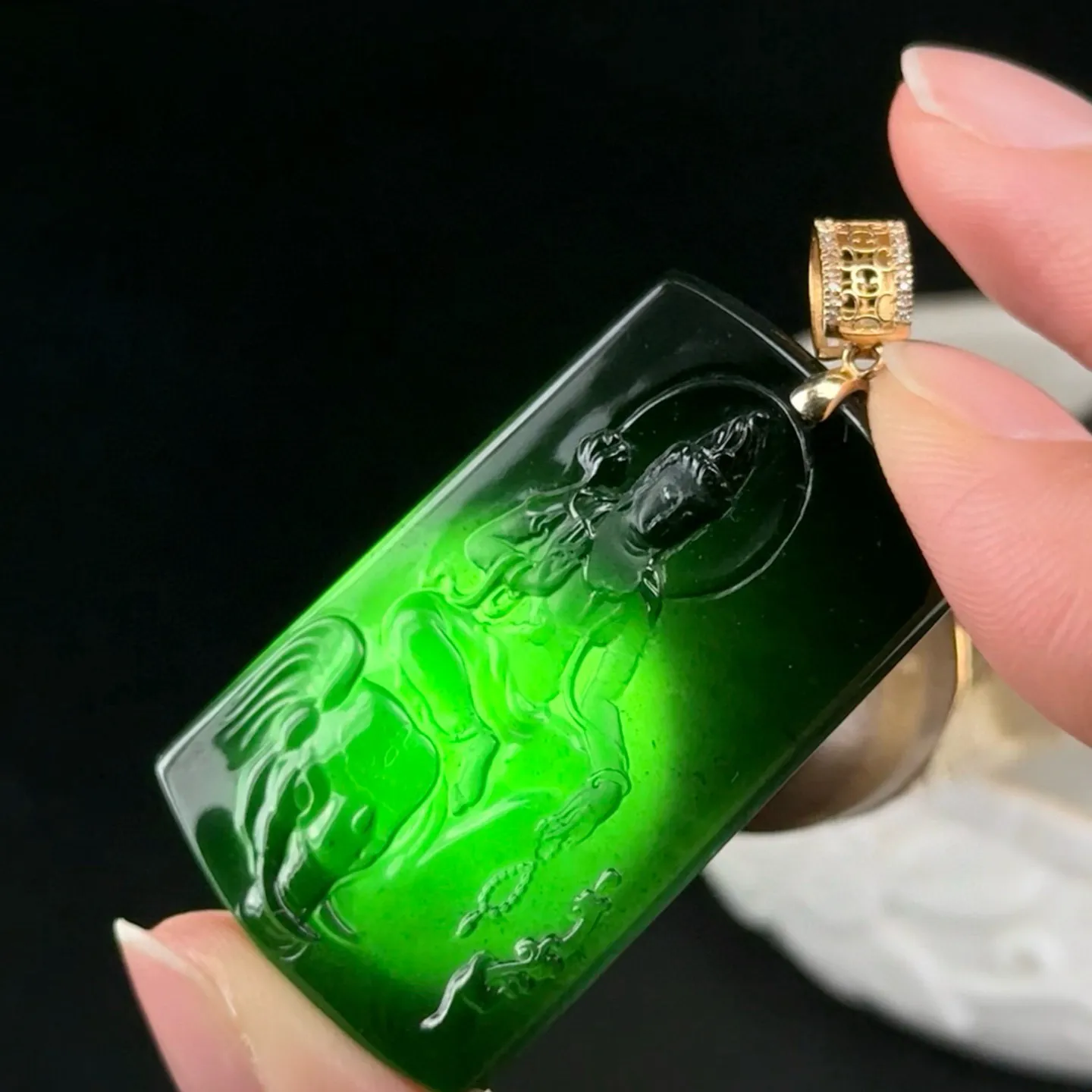 精品18k墨翠普贤菩萨 种好色正 黑度极好 打灯通透 油性十足 尺寸42.5