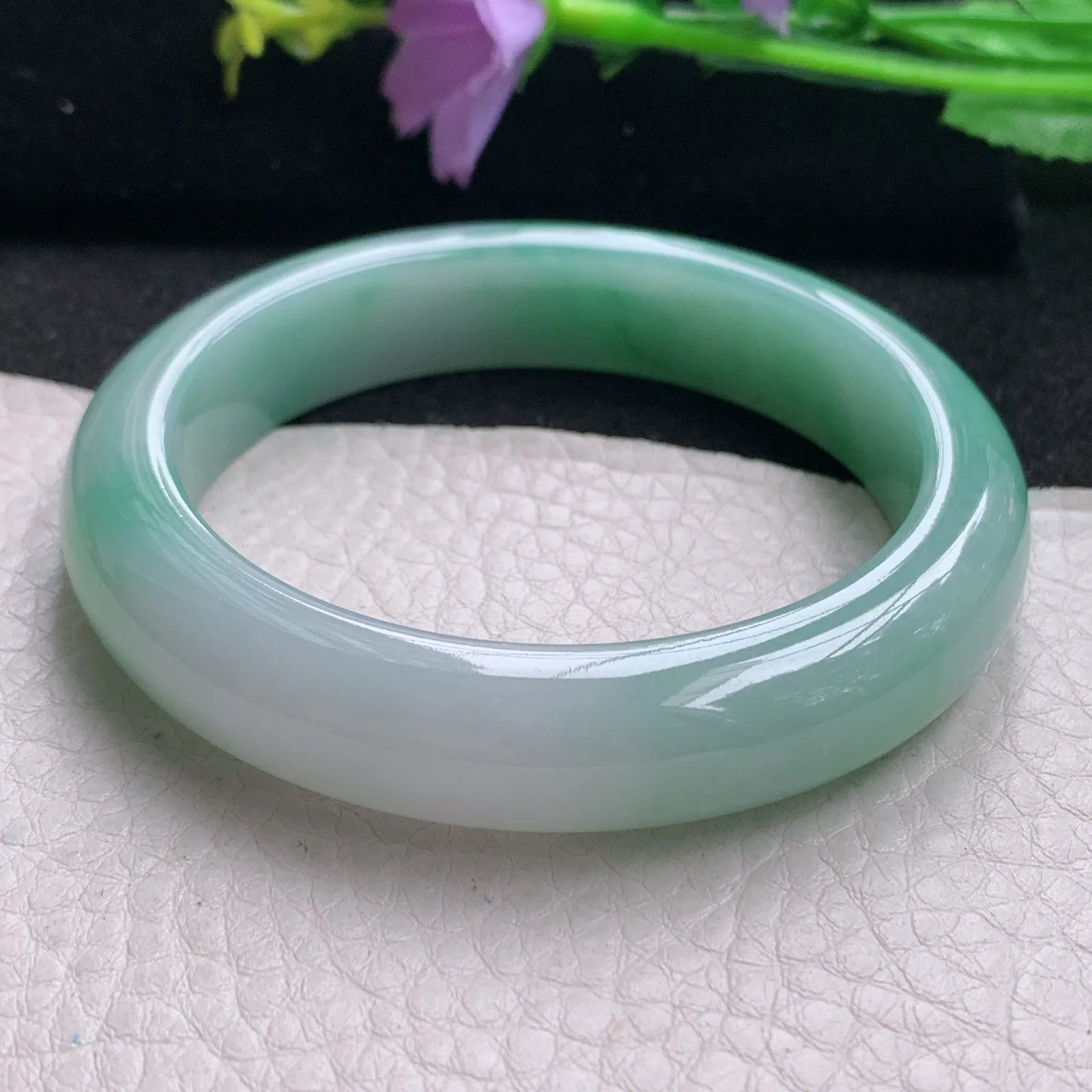 pj自然光55*12.2*8.5平安镯 缅甸翡翠玉手镯飘绿清新胶润宽边玉手环