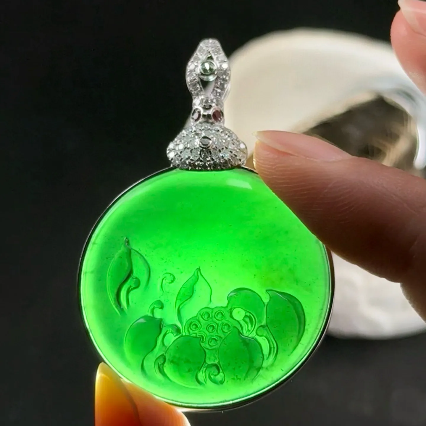 精品铂金墨翠荷花仿古牌 种好色正 黑度极好 打灯通透 尺寸50.3