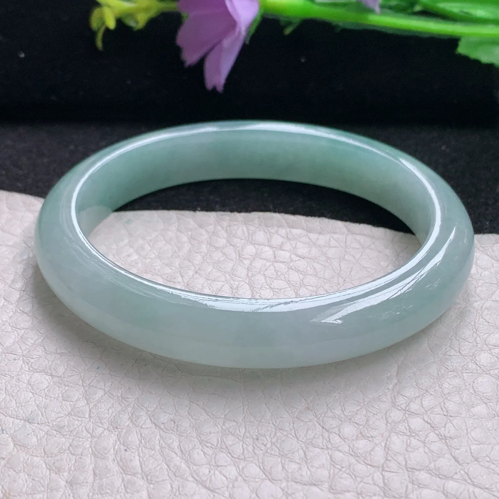 js自然光54*48.8*9.8*7.2贵妃镯 缅甸翡翠玉手镯清爽冰胶宽边蛋形玉手环 美人镯