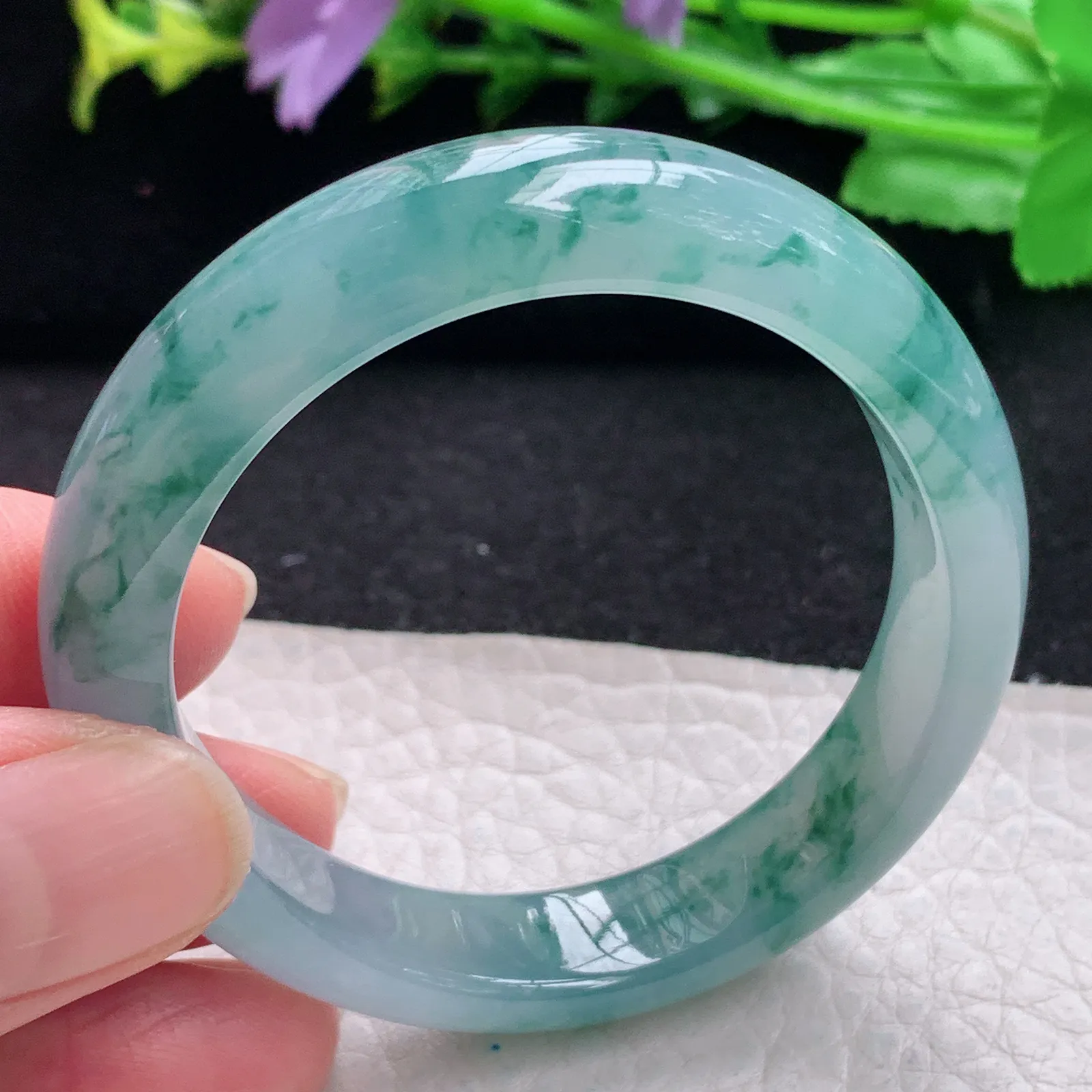 xo自然光53*45*10.2*7贵妃镯 缅甸翡翠玉手镯冰飘花秀气蛋形宽边玉手环 美人镯