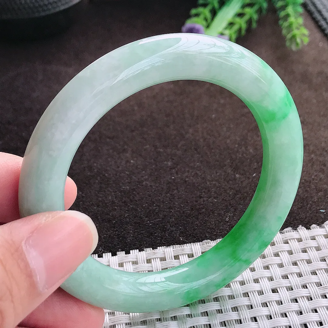 天然a货翡翠54/9.9/10.1老坑精美温润飘阳绿圆条手镯翡翠玉手镯