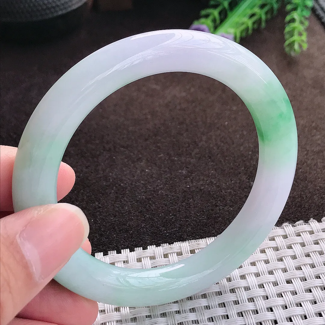天然a货翡翠56.5/9.9/10老坑精美冰润飘阳绿圆条手镯翡翠玉手镯