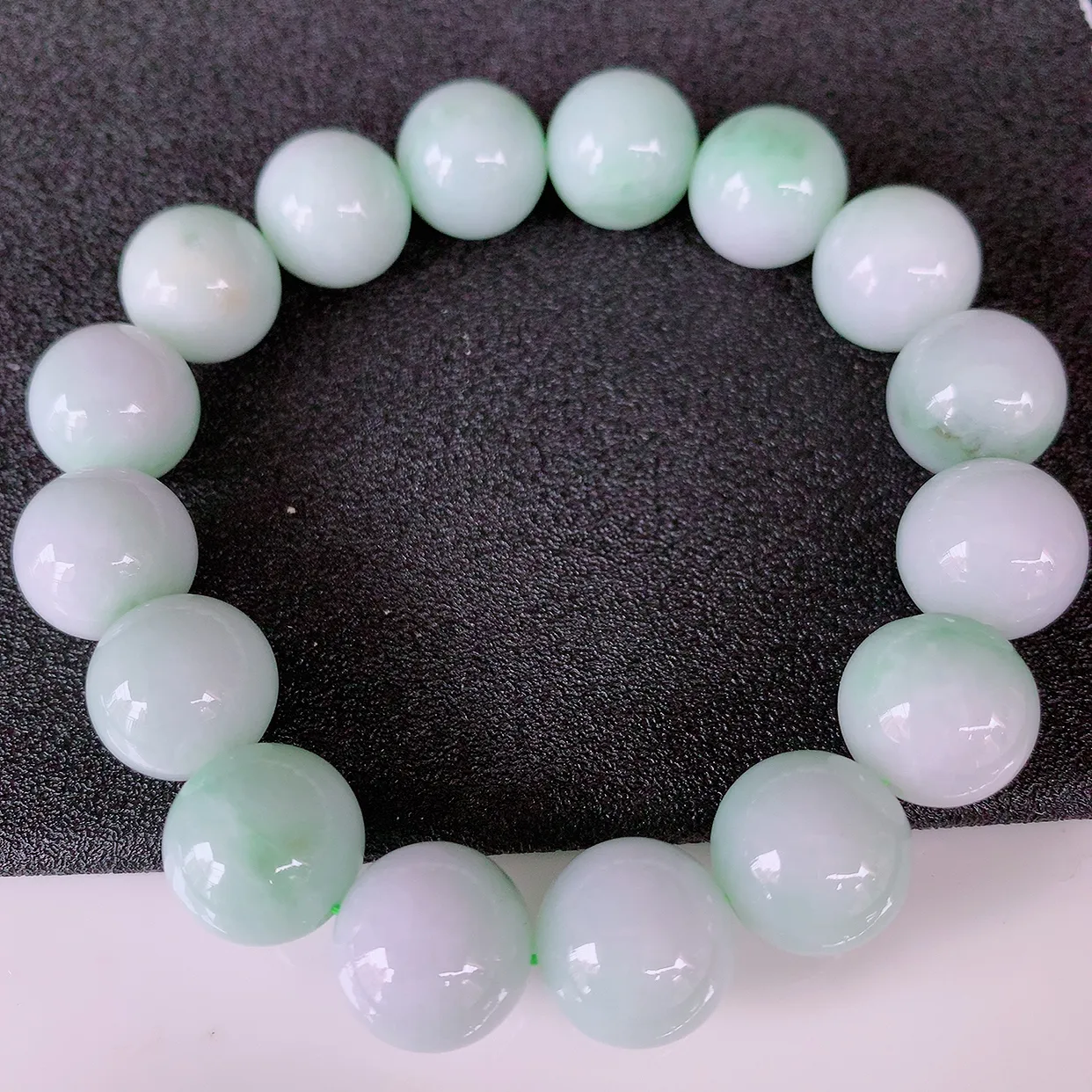 自然光实拍，冰润飘绿翡翠手串手链，种老水足，冰清玉润  颜色漂亮  #002.1取一尺寸12.8