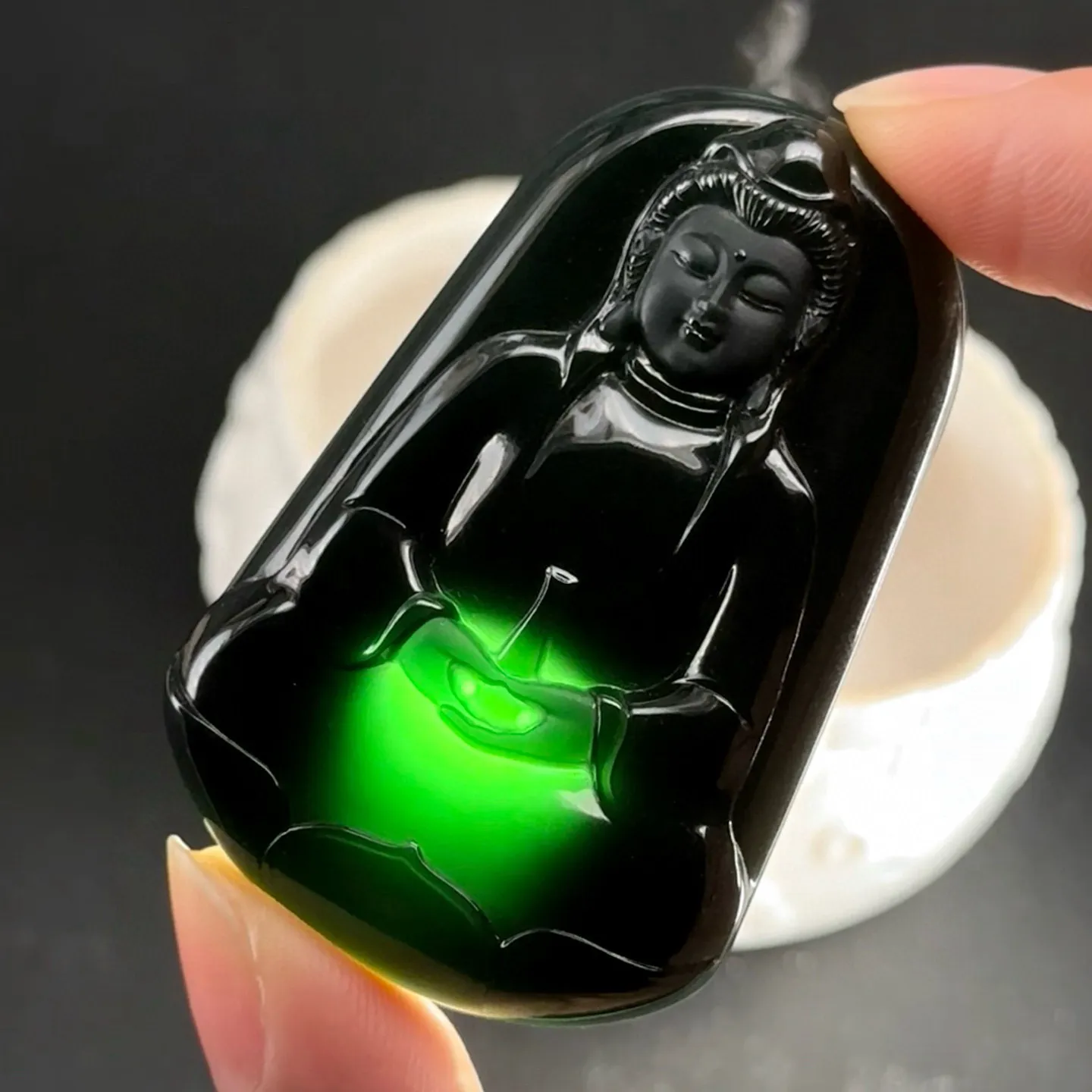 精品墨翠观音 种好色正 黑度极好 打灯通透 油性十足 尺寸54