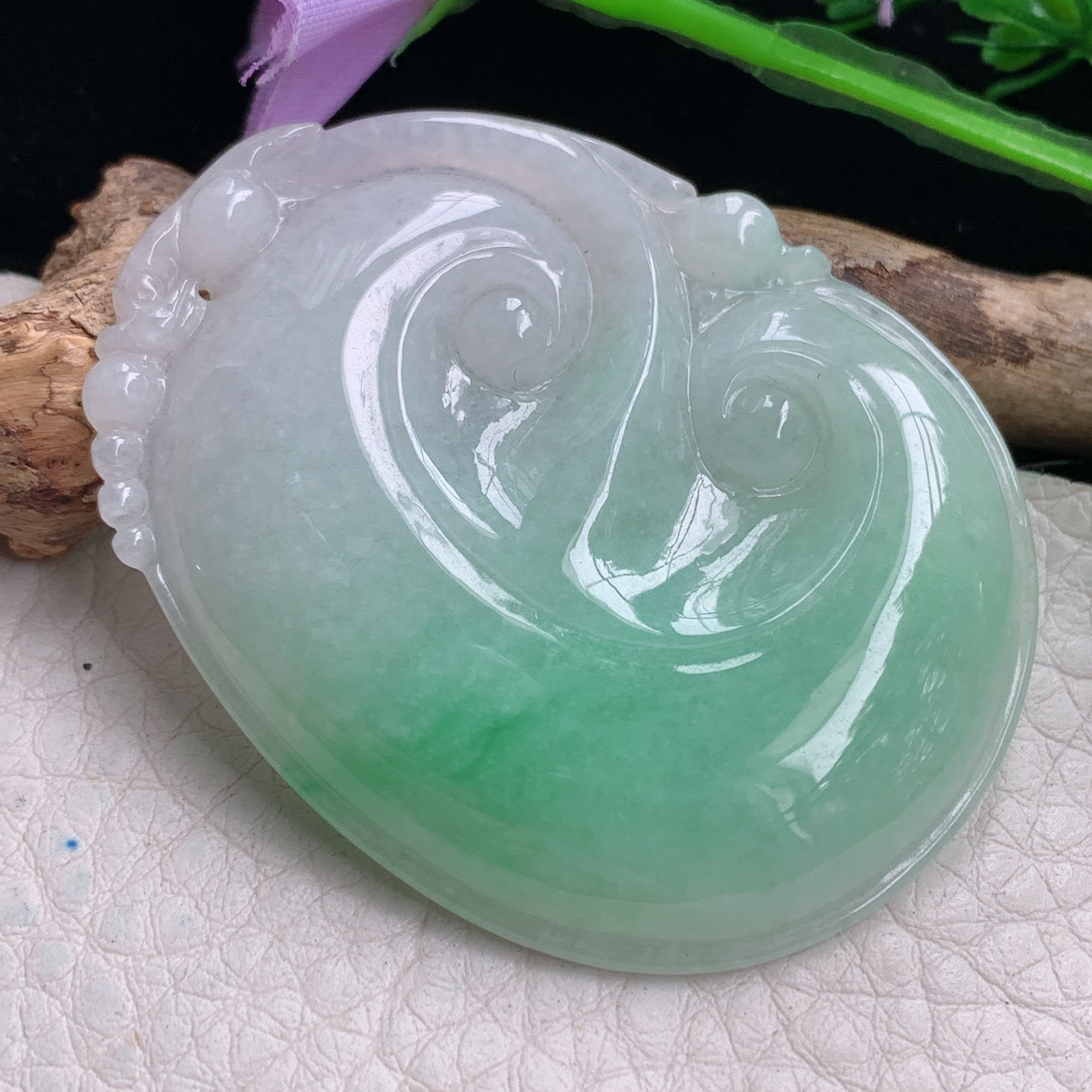 zen自然光52*40*5.8天然缅甸翡翠飘绿大如意 玉如意玉吊坠 毛衣坠