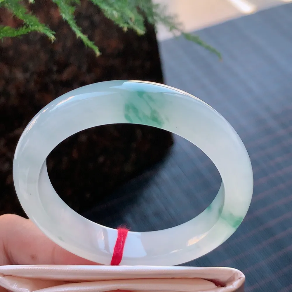 正圈高冰飘花 无瑕 尺寸:52.7/12.4/8.1 花美 种水好