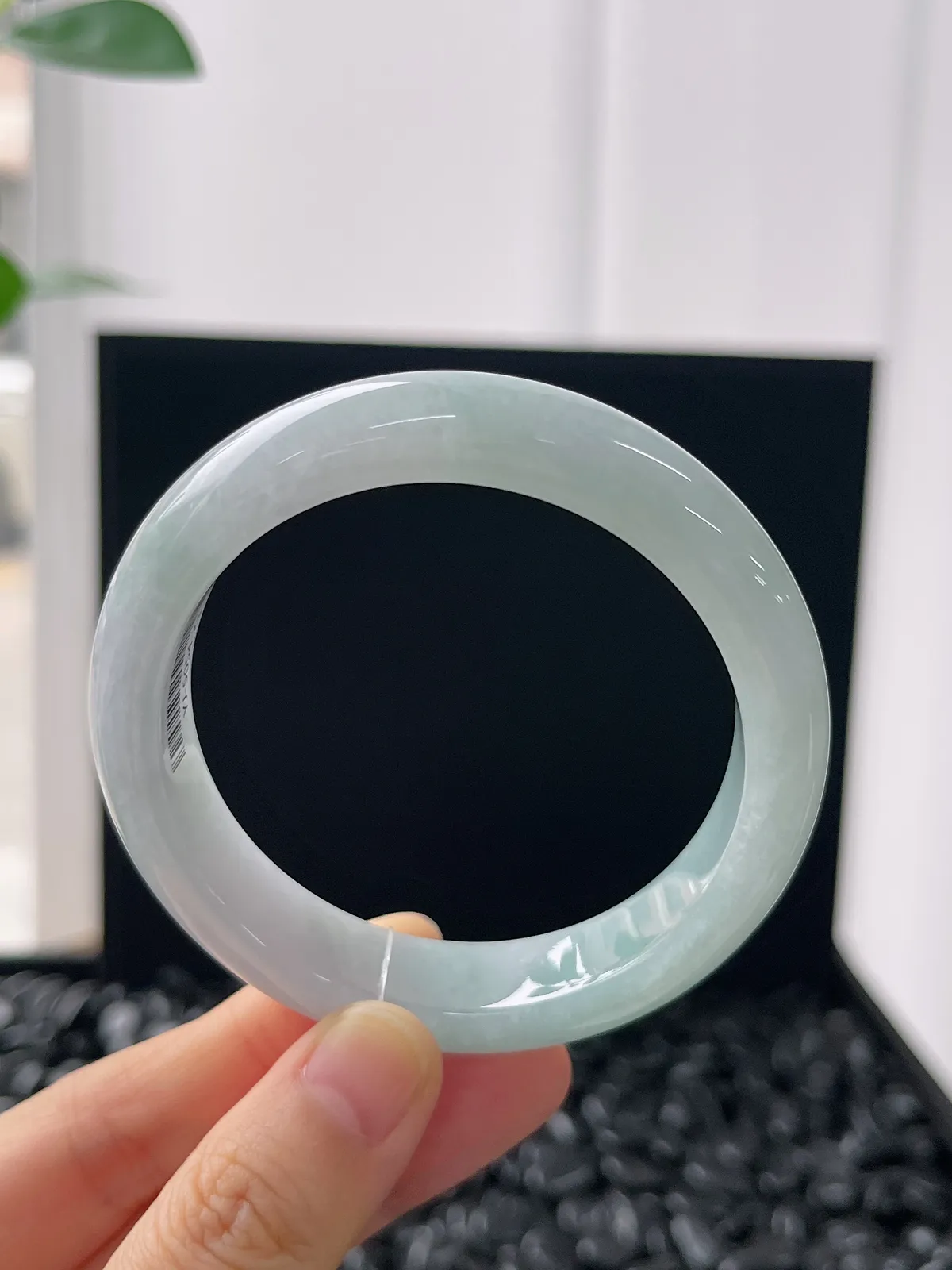 正圈54.3圈口，翡翠糯化种浅绿色手镯