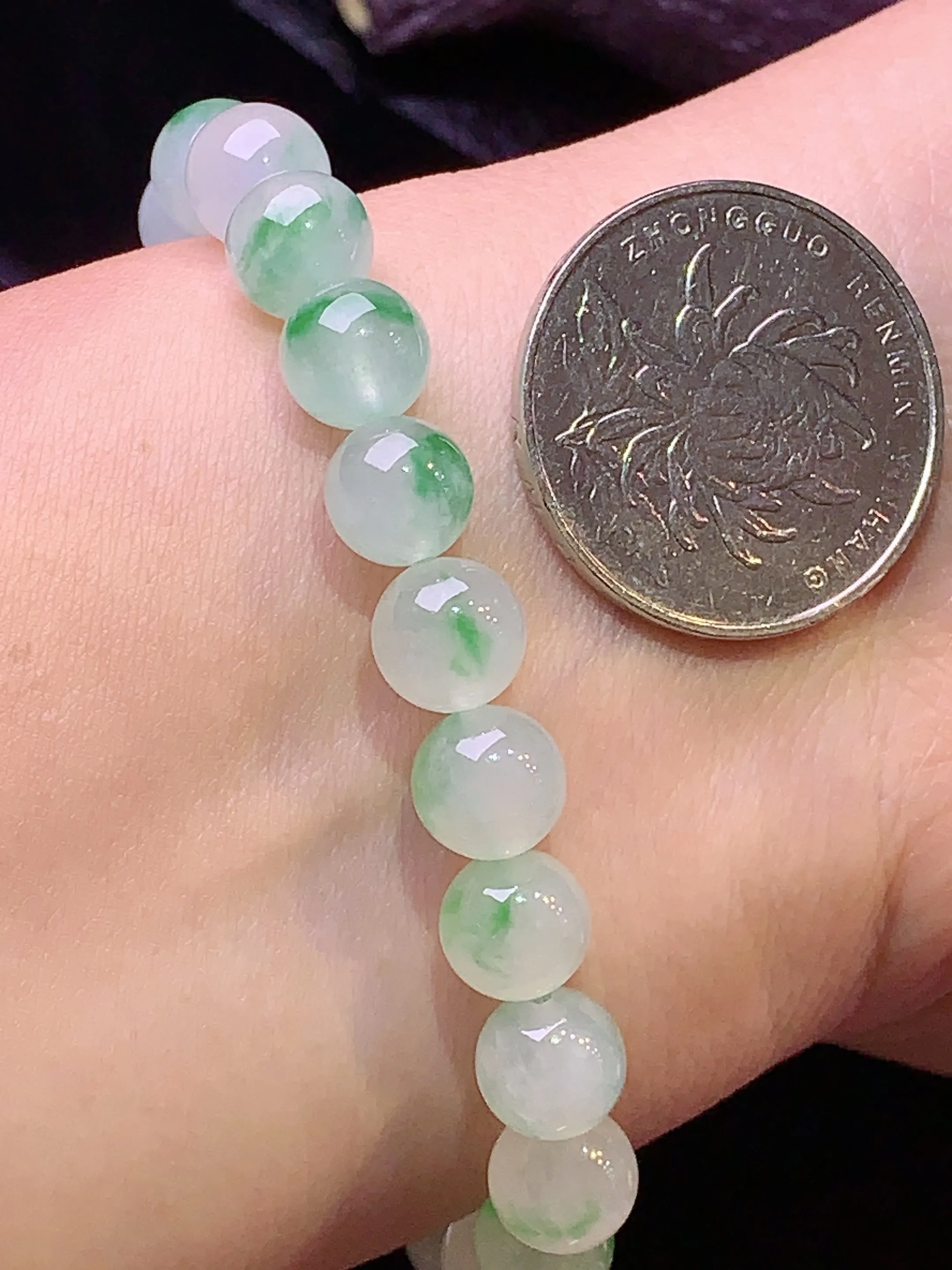 冰种飘绿圆珠手链 玉质细腻 色泽清新艳丽 整体尺寸8