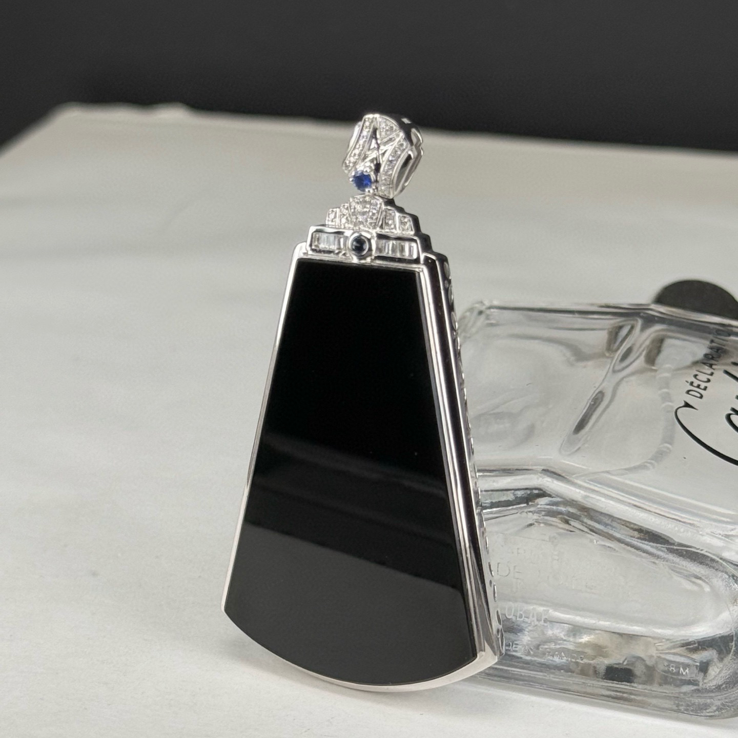 精品18k墨翠无事牌 种好色正 黑度极好 打灯通透 油性十足  尺寸67.5