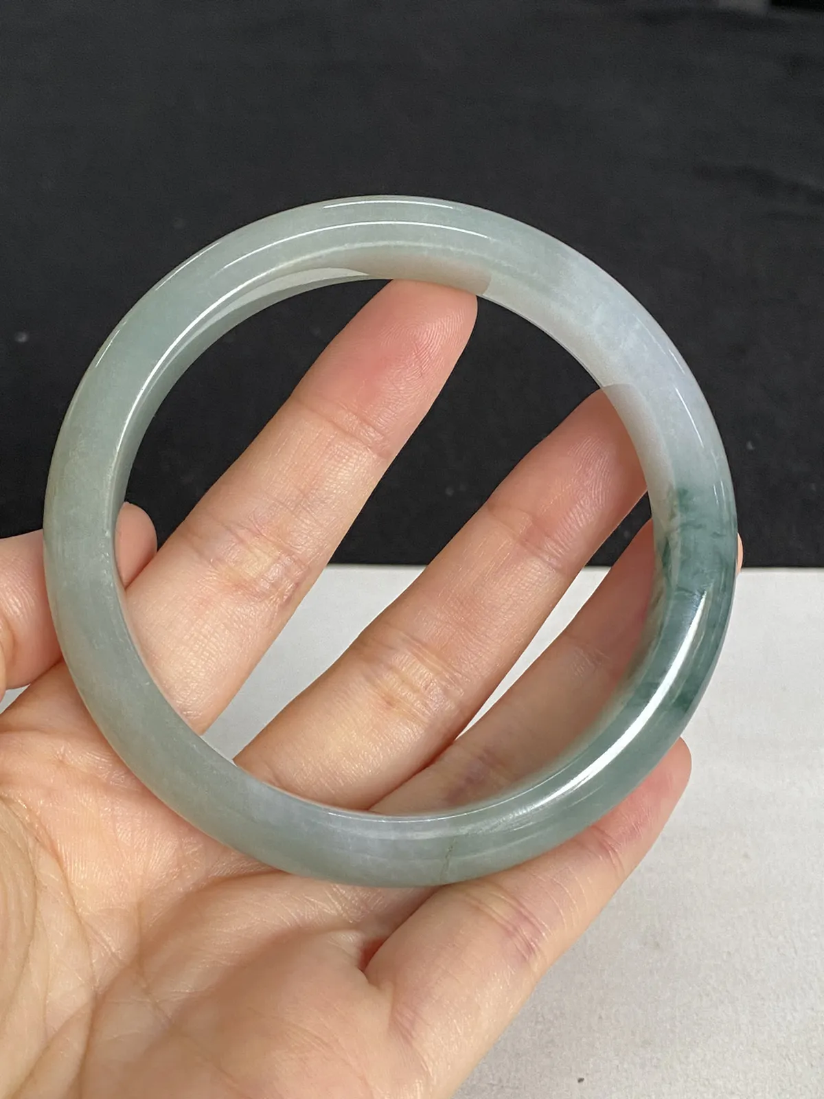 正圈59.3圈口，翡翠糯化种飘绿手镯