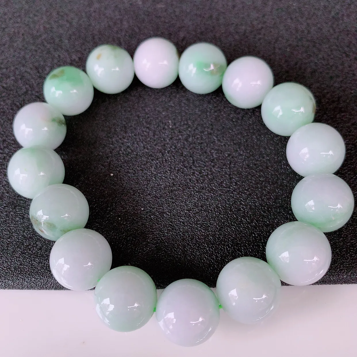 自然光实拍，冰润飘绿翡翠手串手链，种老水足，冰清玉润  颜色漂亮  #002.1取一尺寸12.8