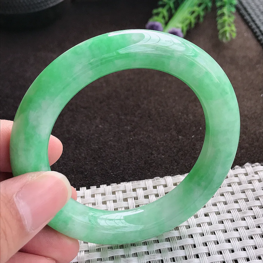 天然a货翡翠53/11.2老坑精美温润飘阳绿圆条手镯翡翠玉手镯