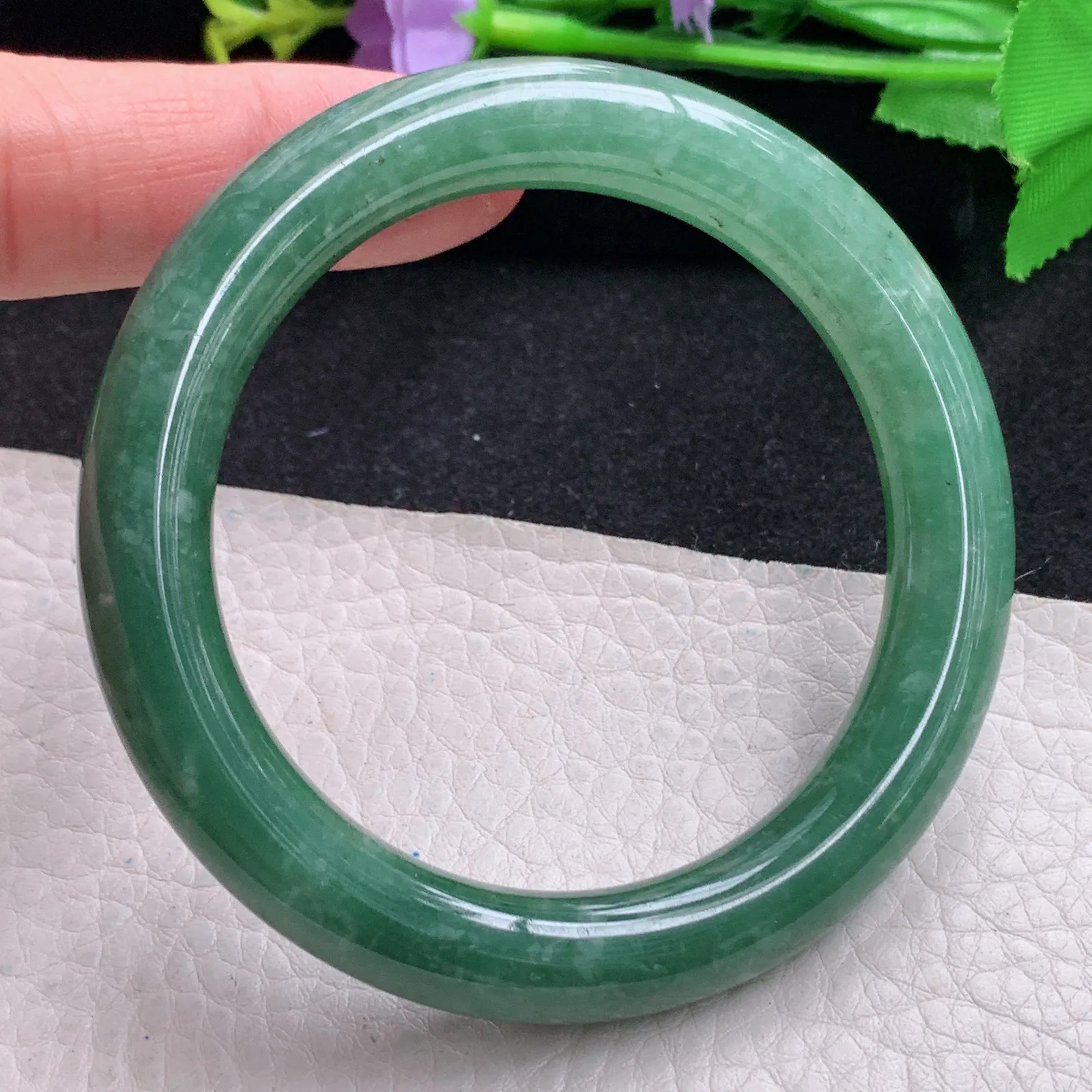 z自然光54.5*10*9.8美人镯 缅甸翡翠玉手镯满绿圆条玉手环 叮当镯