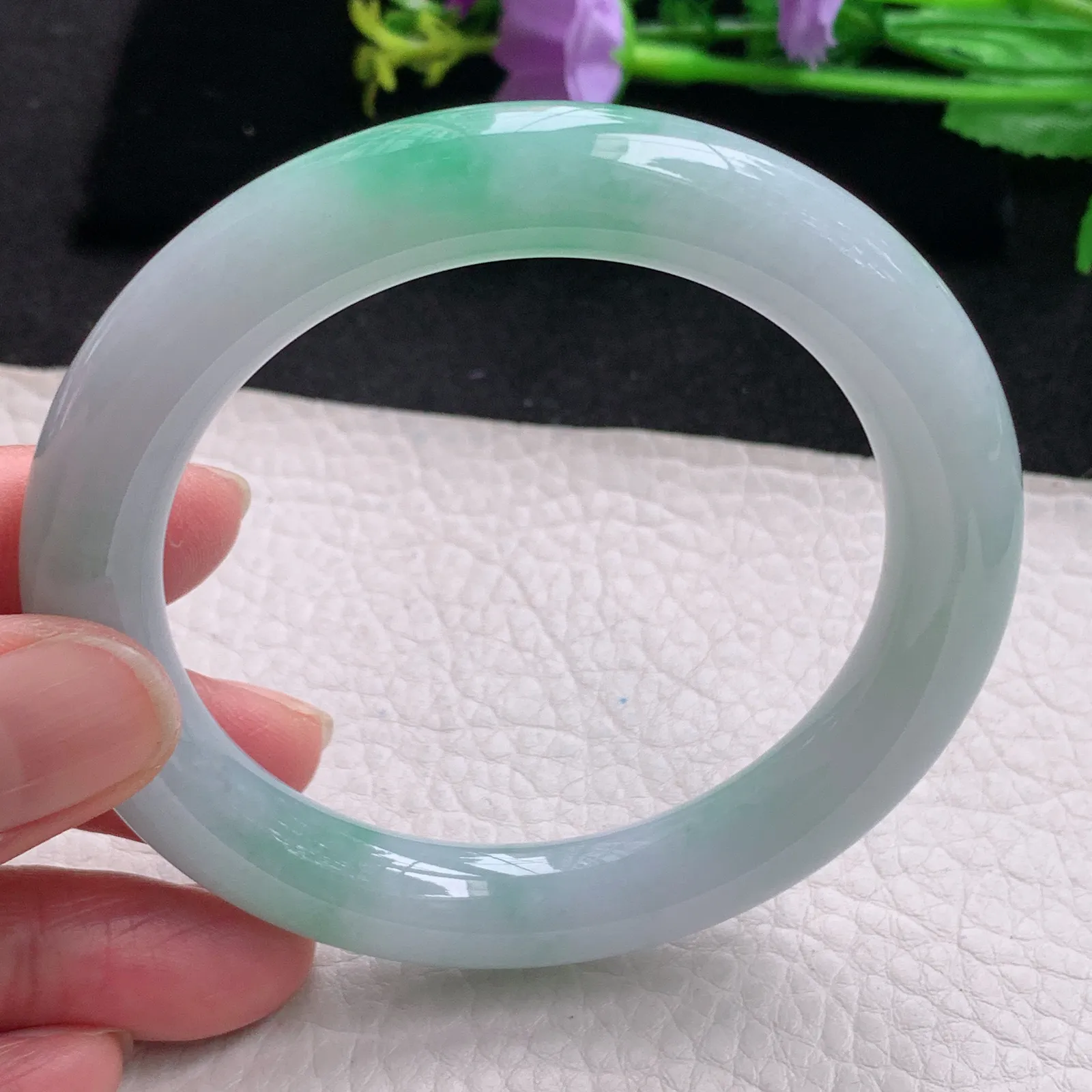 js自然光57*10.3美人镯 缅甸翡翠玉手镯飘绿水润圆条玉手环 美人镯