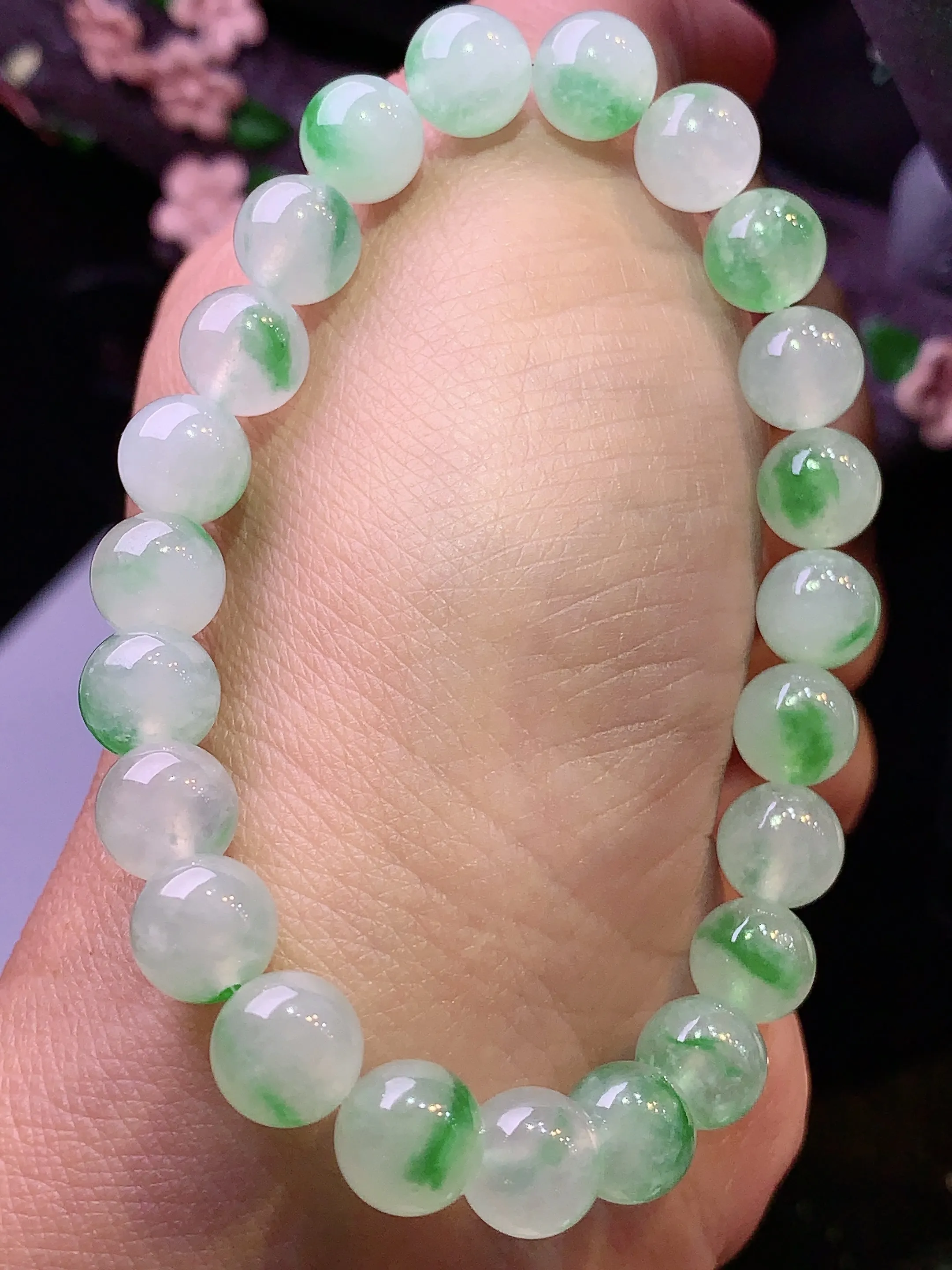 冰种飘绿圆珠手链 玉质细腻 色泽清新艳丽 整体尺寸8