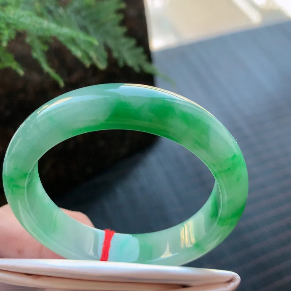 正圈冰糯阳绿 无瑕 尺寸:52.1/12.3/8.1色好