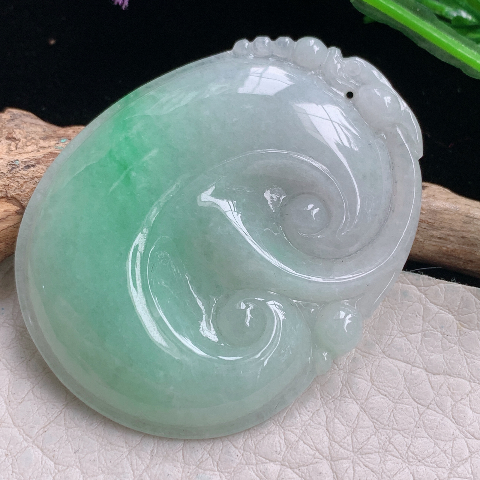 zen自然光52*40*5.8天然缅甸翡翠飘绿大如意 玉如意玉吊坠 毛衣坠