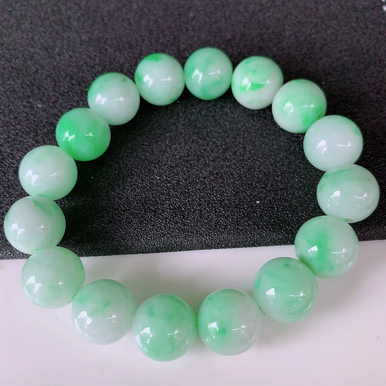 自然光实拍，冰润飘绿翡翠手串手链，种老水足，冰清玉润  颜色漂亮  #001.1取一尺寸12.8