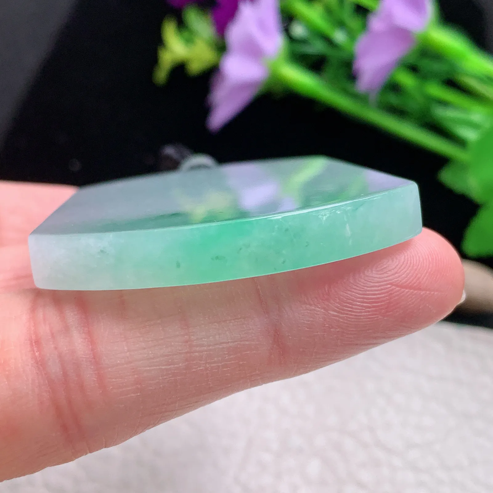 mut自然光55.5*42*6缅甸翡翠a货飘绿平安无事牌 素面牌玉吊坠 玉挂件