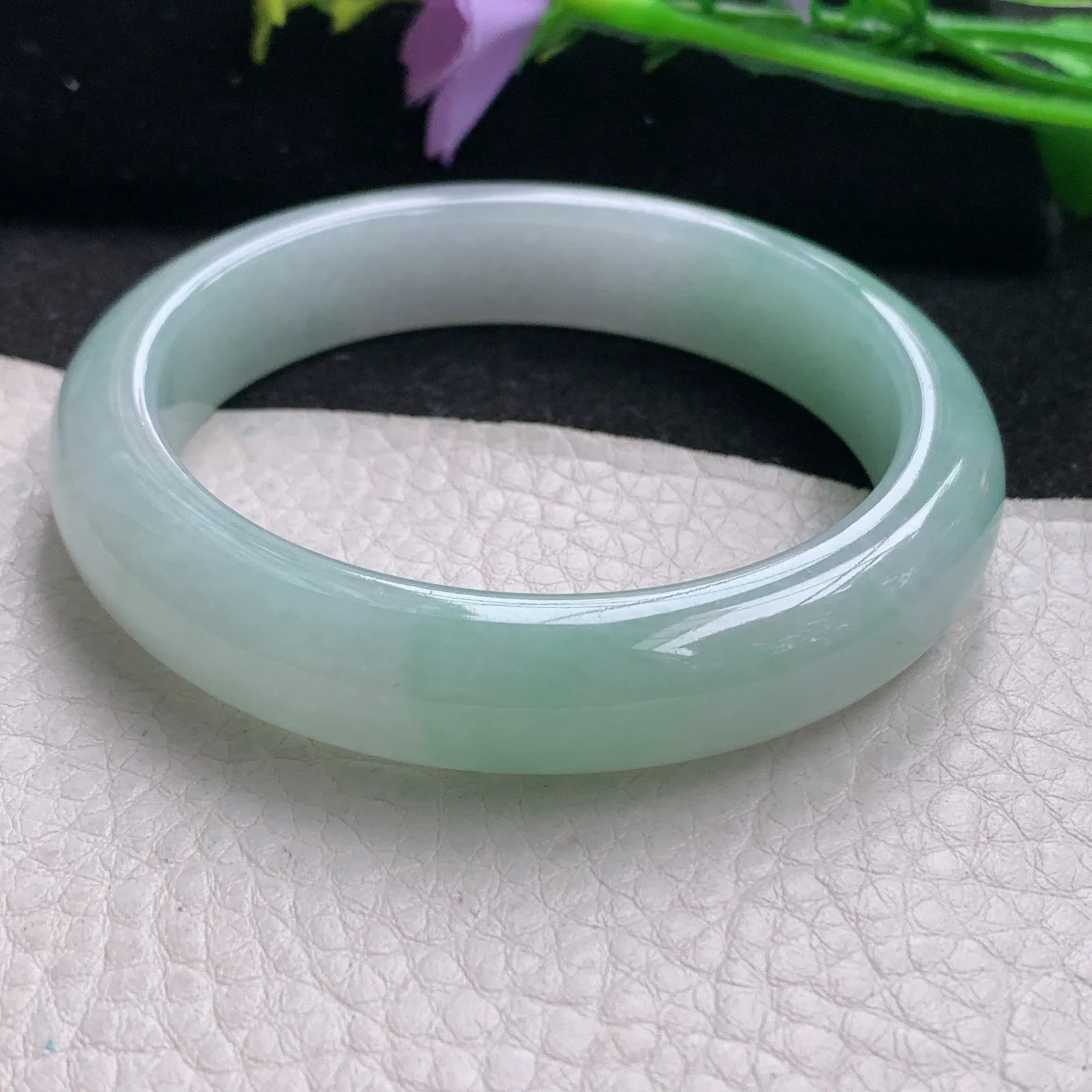 pj自然光55*12.2*8平安镯 缅甸翡翠玉手镯飘绿清新水灵宽边玉手环