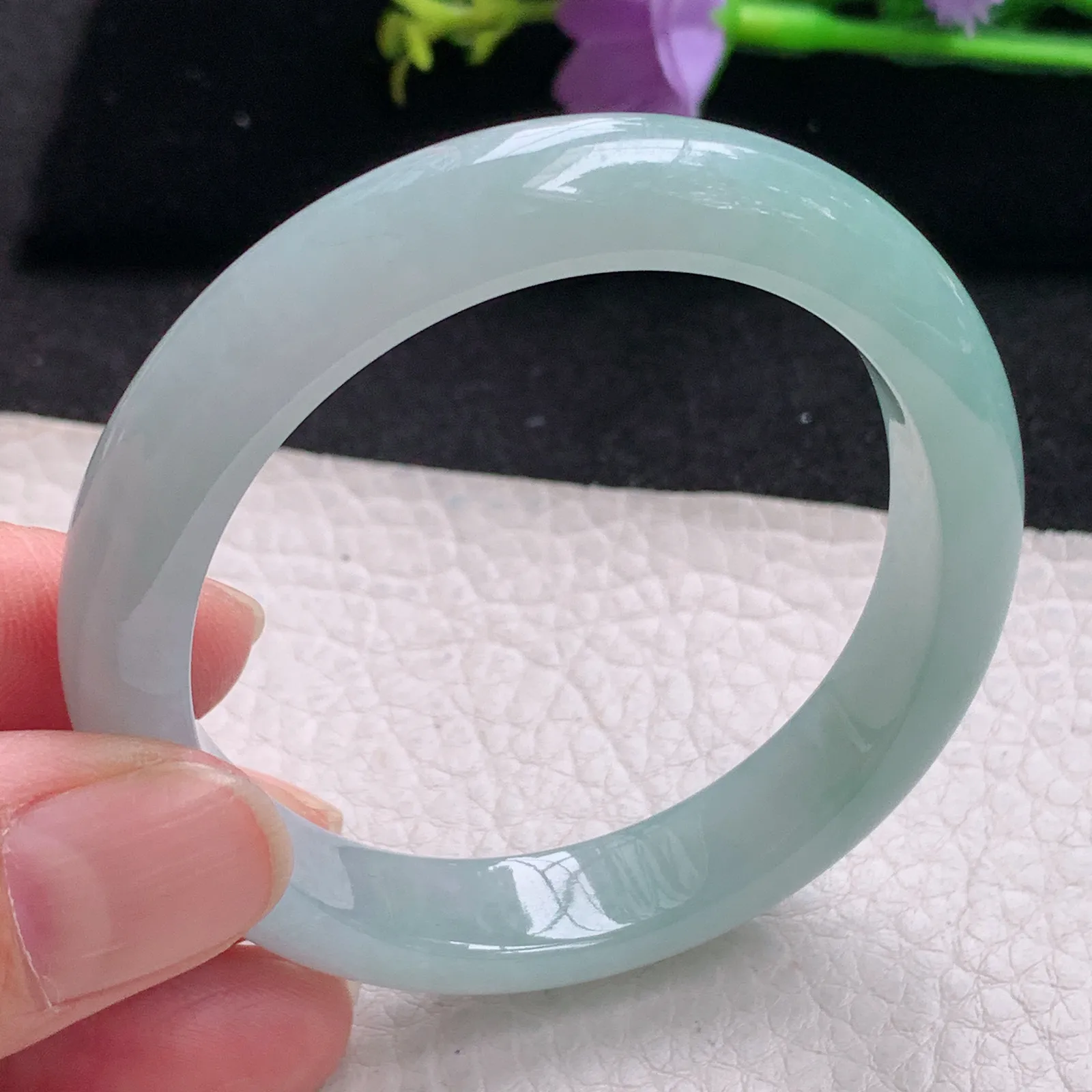 js自然光54*48.8*9.8*7.2贵妃镯 缅甸翡翠玉手镯清爽冰胶宽边蛋形玉手环 美人镯