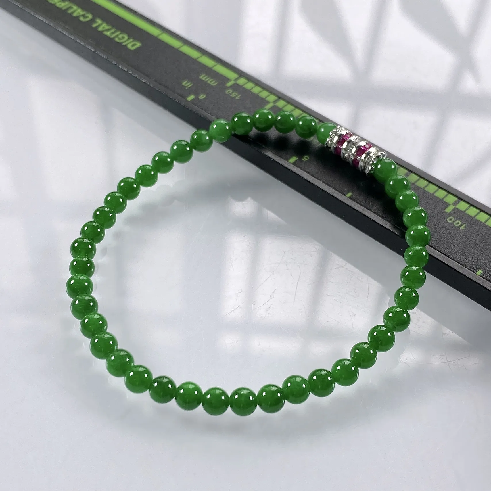 缅甸天然翡翠A货，卡4冰种浓阳绿小米珠小圆珠手串手链，尺寸：4mm/41颗，长度170mm，重量：5.55g