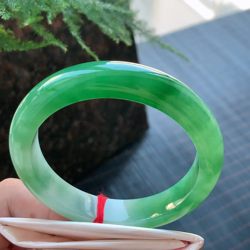 正圈一大节阳绿 无瑕 尺寸:57.6/12.2/8.6 色好