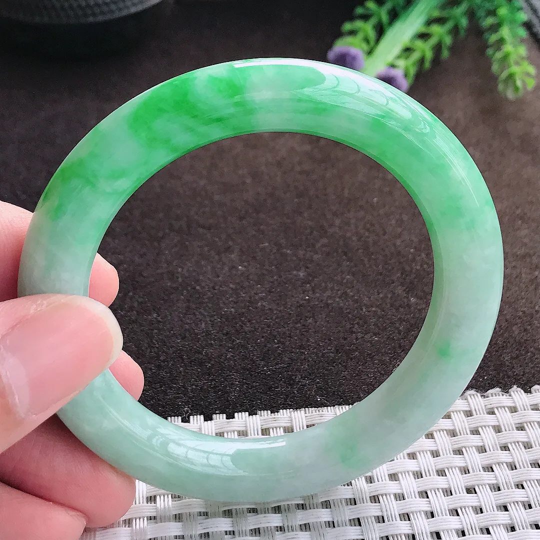 天然a货翡翠54/9.9/10.1老坑精美温润飘阳绿圆条手镯翡翠玉手镯