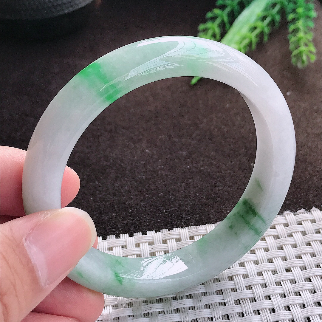 天然a货翡翠55/11.6/8.2老坑精美温润飘阳绿手镯宽边翡翠玉手镯