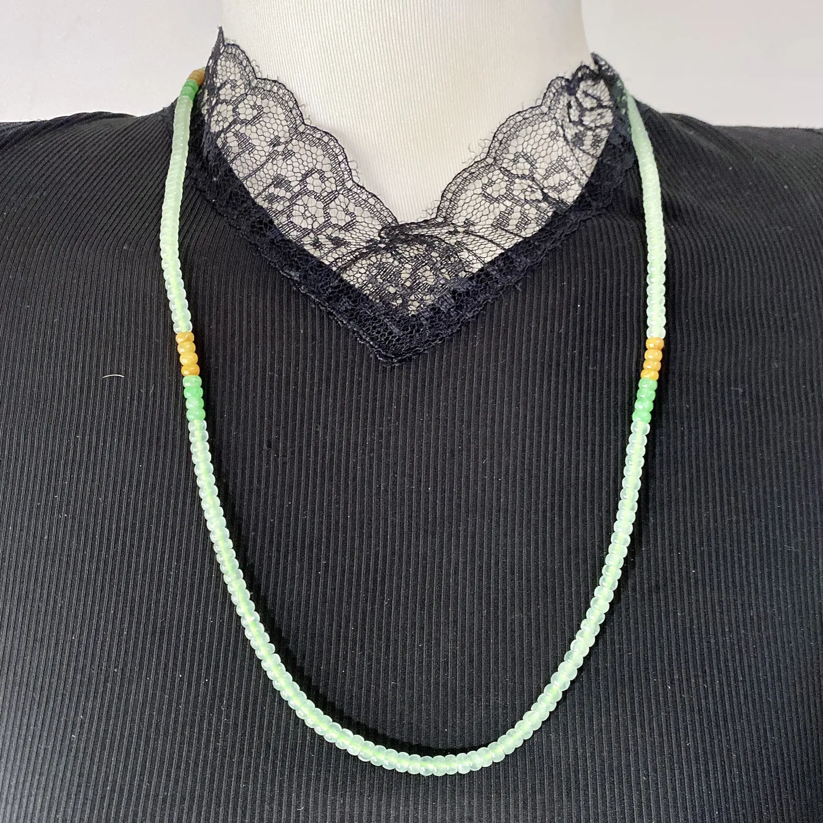 缅甸天然翡翠A货，高冰起光起胶三彩算盘珠项链手链，尺寸：4/2.5mm/231颗，长度610mm，重量：23.13g